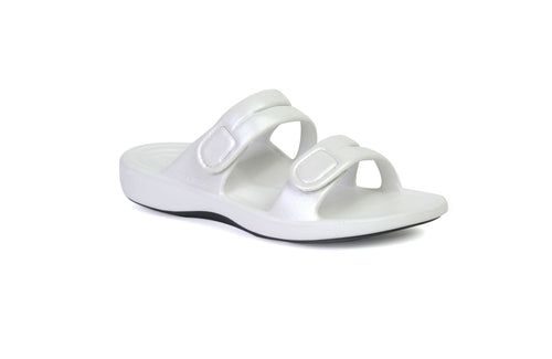 Janey Sport Sandal with "SkyCloud" Technology – in white (side view).