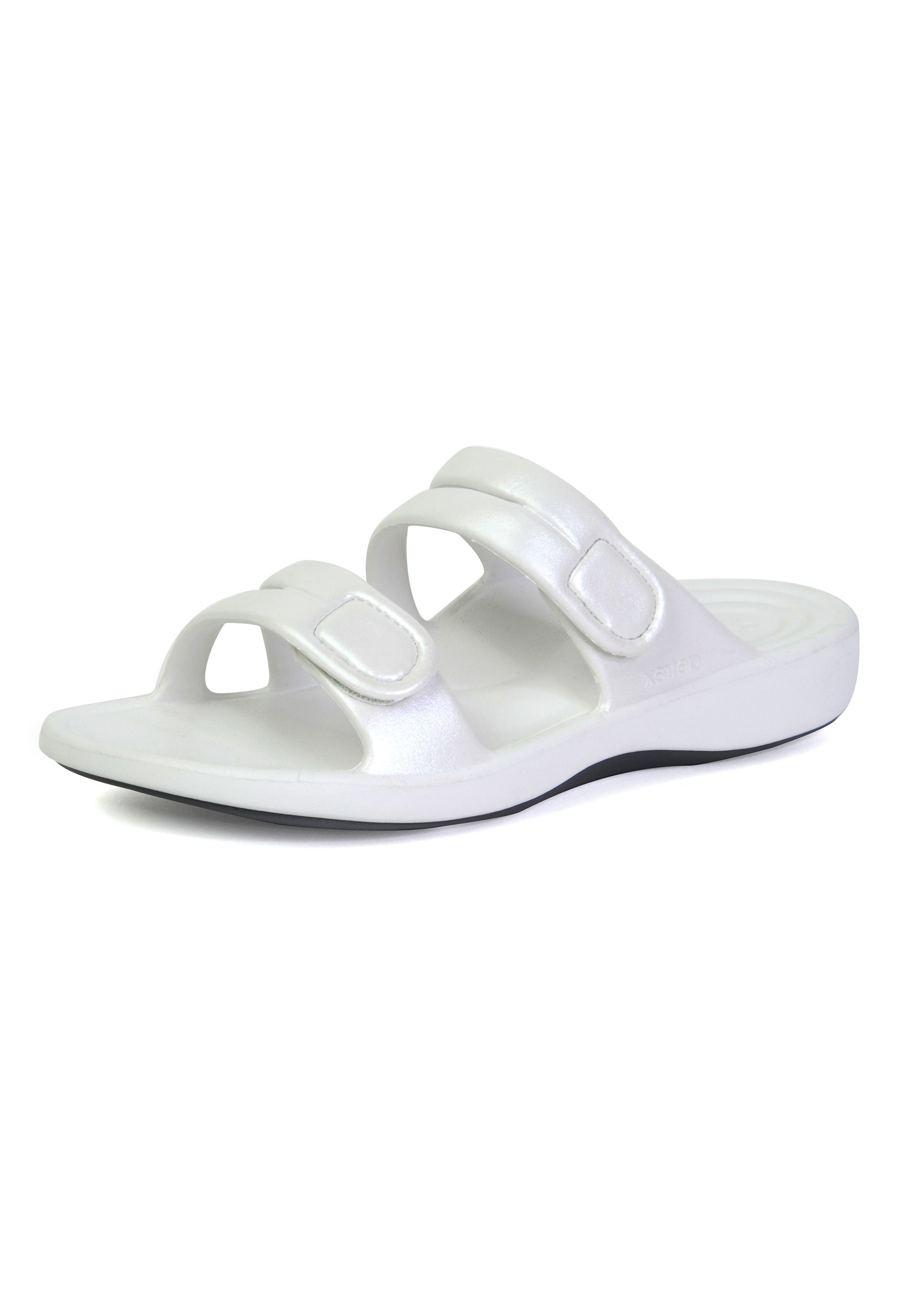 Janey Sport Sandal with "SkyCloud" Technology – in white.