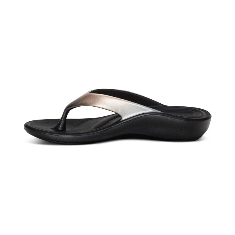 Maui Women's "SkyCloud" Flip-Flops – in white.