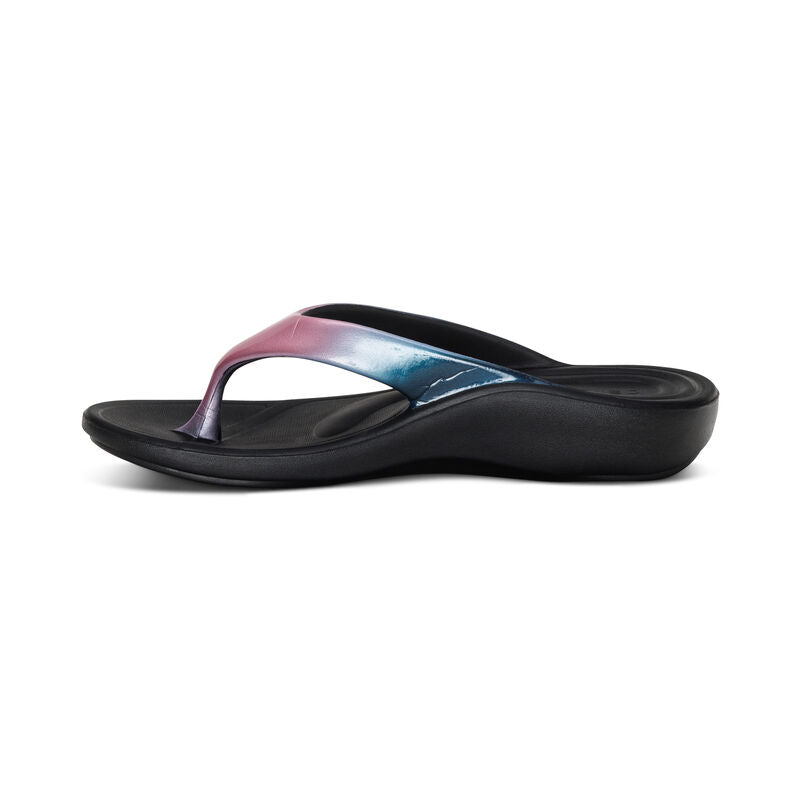 Maui Women's "SkyCloud" Flip-Flops – in blue.