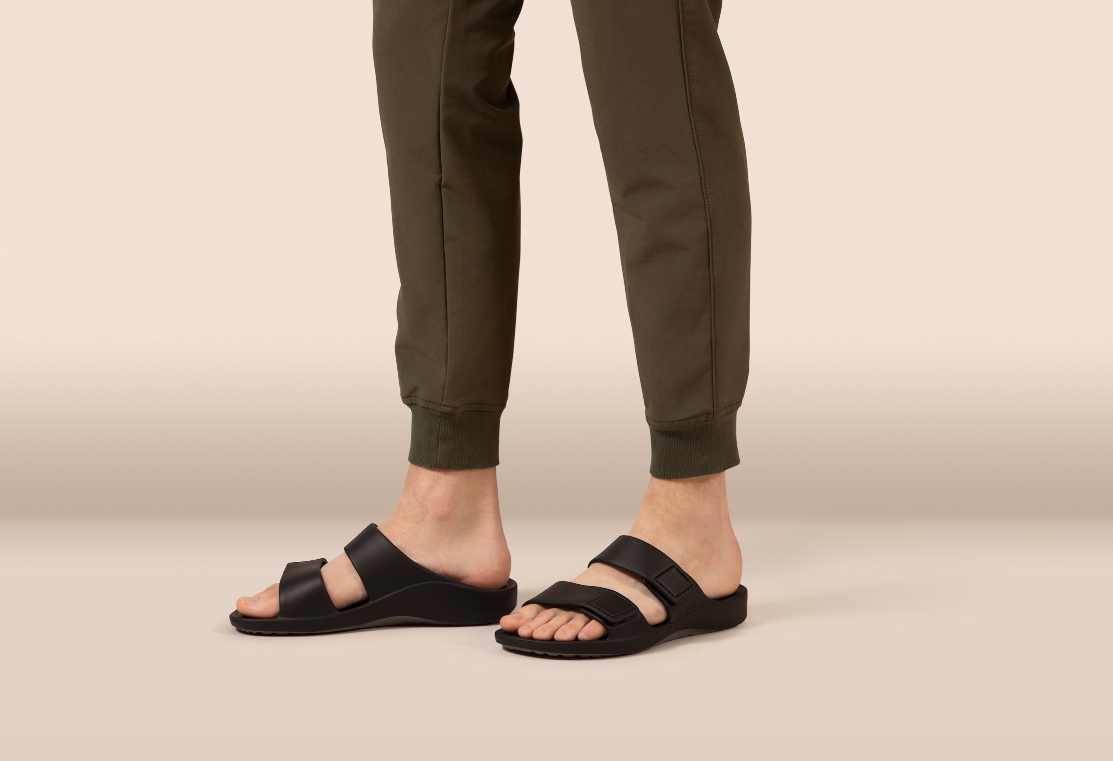 Milos Men's Sandal – in black.