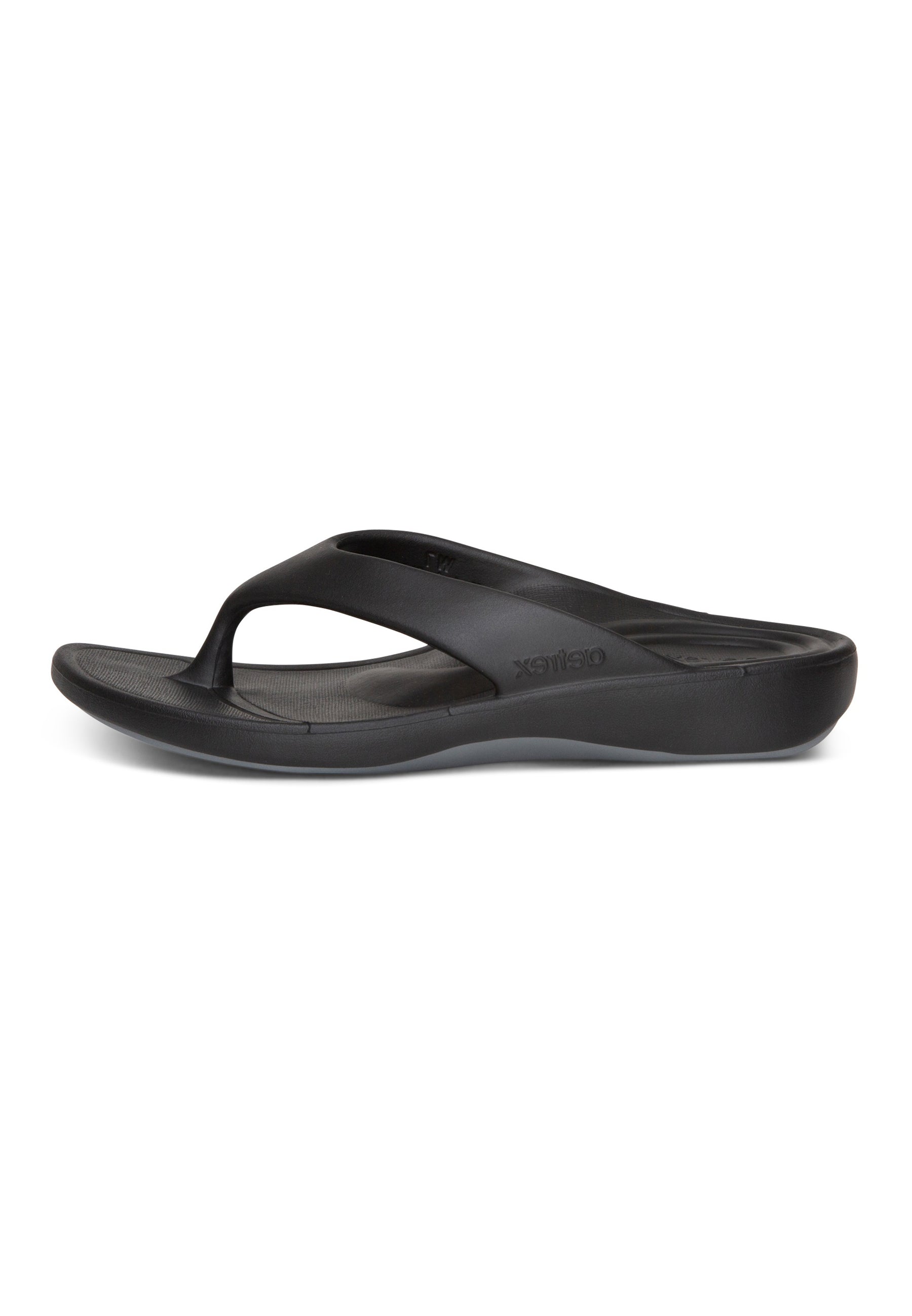 Maui Women's "SkyCloud" Flip-Flops – in black.