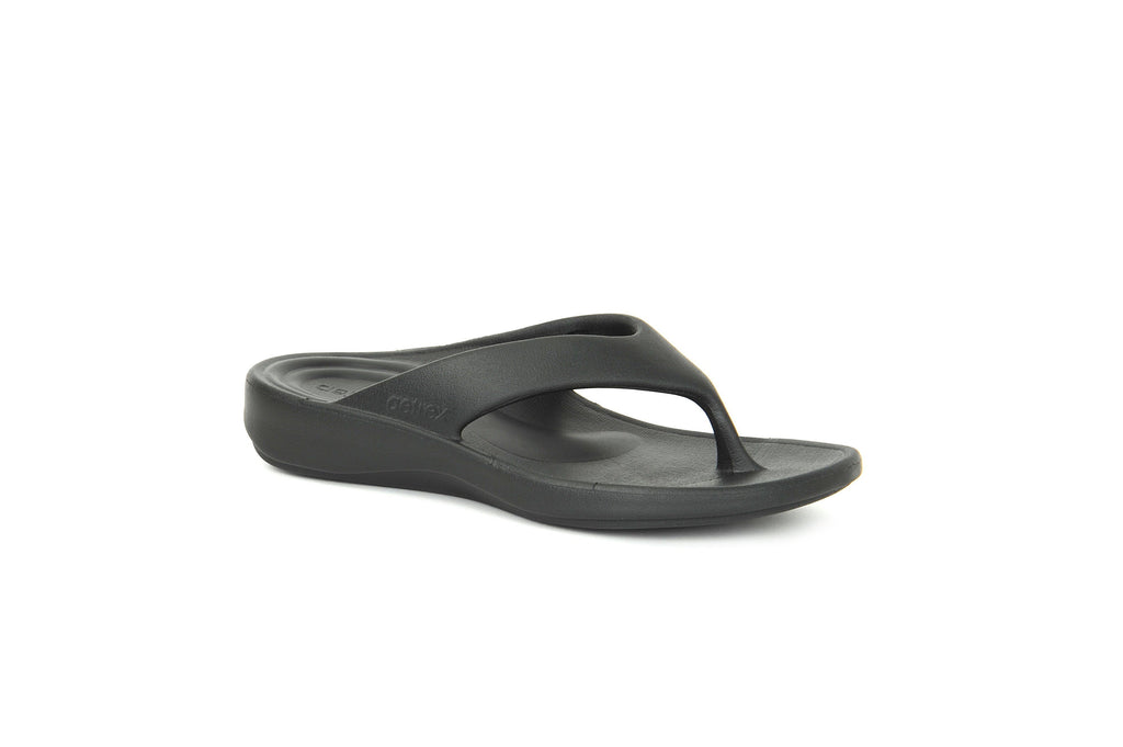 Maui Women's "SkyCloud" Flip-Flops – in black (side view).